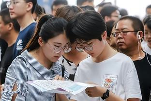 李梦：提前祝大家新年快乐&平平安安&健健康康 明天记得看女篮哦